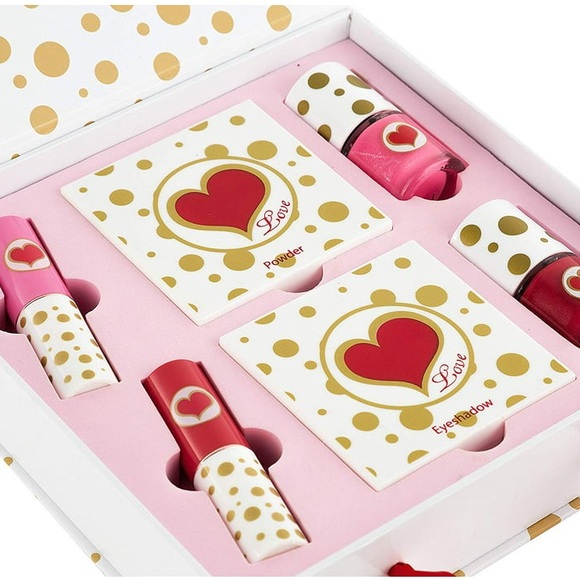 BNIB ❤️THE LOVE MAKEUP KIT/GIFT SET❤️ - Picture 3 of 12